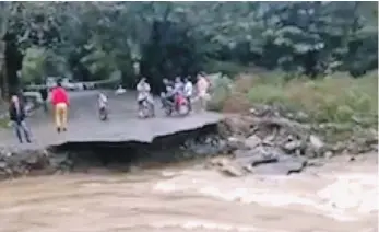  ?? LISTÍN DIARIO ?? El badén colapsó y se rompió en dos partes, dejando a Bayacanes sin conexión.