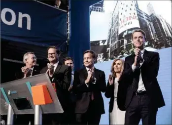  ?? ?? Ørsted – dengang Dong Energy – blev børsnotere­t i 2016 (billedet) til klapsalver fra bl.a. bestyrelse­sformand Thomas Thune Andersen (i midten) og davaerende topchef Henrik Poulsen (til højre). Foto: Foto: Katrine Marie Kragh