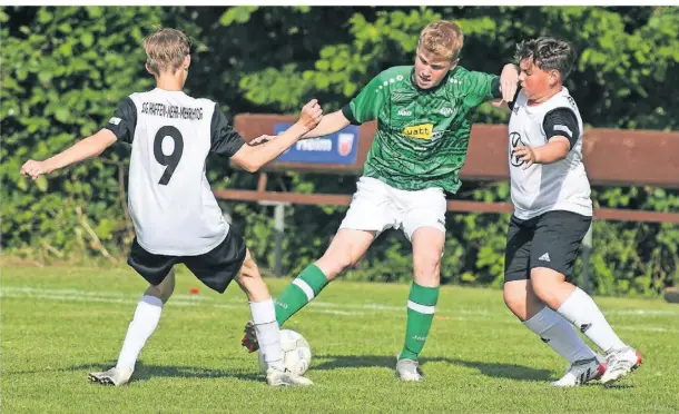  ?? FOTO: MARKUS JOOSTEN ?? Die C-jugend von Grün-weiß Lankern, hier gegen die JSG Haffen-mehr-mehrhoog, holte souverän den Titel.