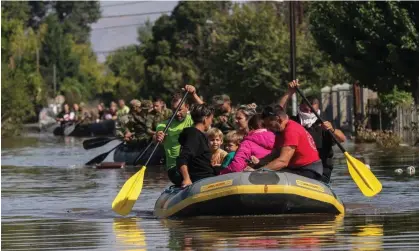  ?? ?? People are taken to safety on rubber boats in the town of Palamas, central Greece. Photograph: Giorgos Moutafis/Reuters