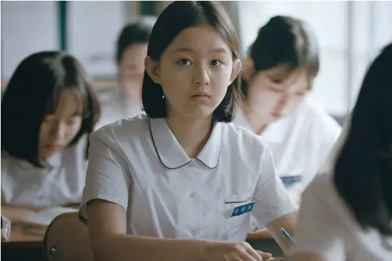  ?? Courtesy of ATNINEFILM ?? The coming-of-age film “House of Hummingbir­d” takes viewers on a journey of hope through the story of 14-year-old Eun-hee, played by Park Ji-hoo, amid crisis.