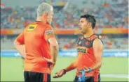  ?? BCCI ?? Yuvraj Singh of Sunrisers Hyderabad shares an excellent rapport with coach Tom Moody.