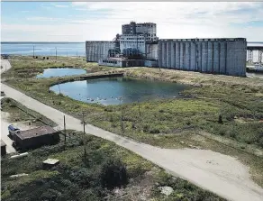  ?? JOHN WOODS/THE CANADIAN PRESS ?? The former U.S. owners of the railway to Churchill on Hudson Bay refused to repair track after flooding, effectivel­y closing grain exports.