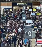  ?? ?? chaos: Crowds queue for departures