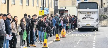  ?? Picture: Artur Lesniak ?? Students wait for the U1 bus in Corn Street on Monday morning as a coach hired by First Bus tries to help plug the gap in university bus services