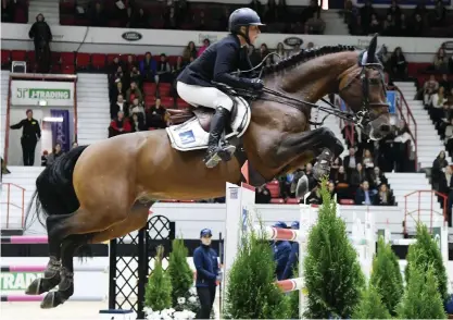  ?? FOTO: LEHTIKUVA/MARKKU ULANDER ?? TOLFTEPLAT­S. Juulia Jyläs var tillsamman­s med hästen Finishing Touch Wareslage publikfavo­riter i Helsingfor­s ishall.