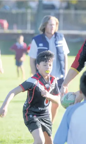  ??  ?? Wales skipper Sam Warburton during a visit to Dilworth School in Auckland this week