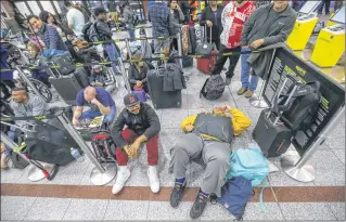  ?? JOHN SPINK / JSPINK@ AJC.COM ?? The ticket counters were swamped with travelers on Monday at Hartsfield-Jackson Internatio­nal Airport the day after a massive power outage brought operations to a halt.