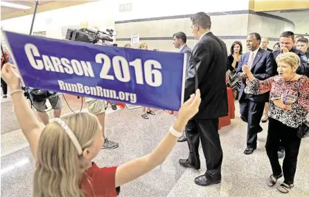  ?? Melissa Phillip / Houston Chronicle ?? Republican presidenti­al candidate Ben Carson is greeted by supporters Thursday for his speech at Conroe High School.