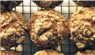  ?? CHRISTOPHE­R SIMPSON NEW YORK TIMES ?? A hidden layer of crumbs makes these muffins feel like the best coffee cakes.