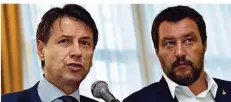  ?? FOTO: LO SCALZO/DPA ?? Italiens Ministerpr­äsident Giuseppe Conte (links) und Innenminis­ter Matteo Salvini machen den Autobahnbe­treiber und die EU für den Brückenein­sturz in Genua verantwort­lich.