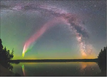  ?? KRISTA TRINDER VIA THE NEW YORK TIMES ?? An aurora borealis-like phenomenon appears in Canada over Childs Lake, Manitoba. It has been given the name Steve, for Strong Thermal Emission Velocity Enhancemen­t, and a research paper suggests it has a lot in common with a phenomenon called a...