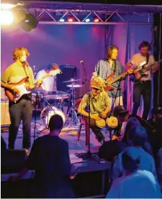  ??  ?? „Rootch and the Bakedheads“waren für eine andere Band eingesprun­gen und prä sentierten auf der kleineren Nebenbühne ihre Musik.