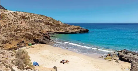  ?? FOTO: TURISMO DA MADEIRA ?? Außerhalb der Hochsaison im Juli und August bleiben die Traumsträn­de der 42 Quadratkil­ometer kleinen Insel Porto Santo meist leer.