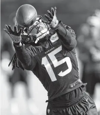  ?? Brett Coomer / Staff photograph­er ?? Texans wide receiver Will Fuller has been learning from one of the best in DeAndre Hopkins.