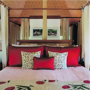  ?? VERN YIP ?? Canopy beds and rooms ensconced with fabric are a big fall trend inspired by luxury tents in India, including this one at the Oberoi Sukhvilas resort in New Chandigarh, India.