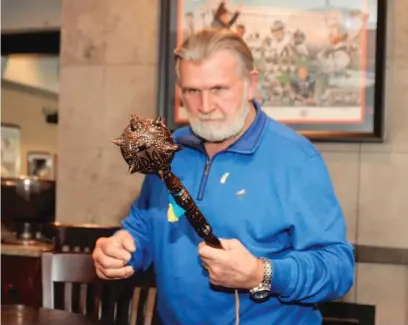  ?? ?? Mike Ditka was given a ceremonial ‘‘Bulava,’’ a mace encrusted with the national symbol of Ukraine, at a fundraiser in 2016.