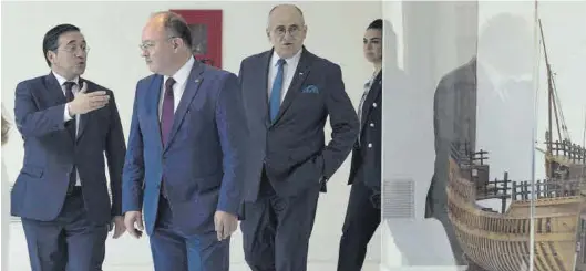  ?? M. A MONTESINOS ?? El ministro español de Asuntos Exteriores José Manuel Albares, con el ministro rumano Bogdan Aurescu y el polaco Zbigniew Rau, en València.