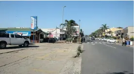  ?? | SHELLEY KJONSTAD African News Agency (ANA) ?? A RECENT picture of Scott Street in Scottburgh, looking south.