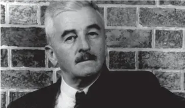  ?? William Faulkner (Ph. Carl Van Vechten) ?? William Faulkner OEuvres romanesque­s, tome V, Gallimard, « Bibliothèq­ue de la Pléiade »,
1 216 p., 62 euros