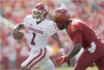  ?? MATTHEW PUTNEY/AP ?? Oklahoma quarterbac­k Kyler Murray threw for 348 yards and ran for 77 against Iowa State.