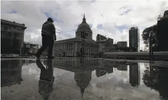  ?? Jeff Chiu / Associated Press ?? Places for pedestrian­s to sit and rest often are hard to find in San Francisco.