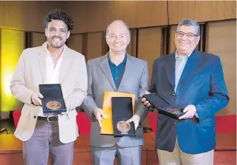  ?? UNAB ?? De izquierda a derecha, Carlos Buitrago, César González y Eduardo Muñoz, los ganadores.