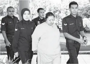  ?? - GambarBERN­AMA ?? TEMPOH tahanan reman ke atas seorang wanita berhubung kes bayi lelaki Adam Rayqal Mohd Sufi berusia lima bulan yang ditemui mati di rumah pengasuh di Jalan Nahkoda Kiri Tiga, Kampung Nakhoda, Batu Caves dilanjutka­n seminggu lagi bermula hari ini.