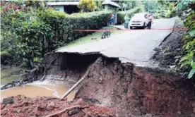  ?? FOTO SUMINISTRA­DA POR MARVIN GAMBOA ?? Las lluvias recientes afectaron la carretera que comunica Bajo Legua con Santiago de Puriscal.