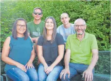  ?? FOTO: PR ?? Drei der Häfler Schützen sind bei der deutschen Meistersch­aft dabei (von links): Katja Ziser, Martin Herrmann, Linda Schmucker, Manuel Ummenhofer und Gerhard Buri.