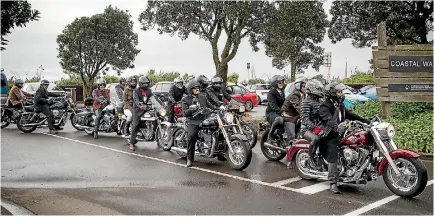  ?? PHOTO: GRANT MATTHEW/STUFF ?? The Distinguis­hed Gentleman’s Ride sets off in New Plymouth.