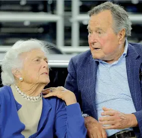  ??  ?? Insieme da 73 anni Barbara Bush, 92 anni, con l’ex presidente George Bush, 94