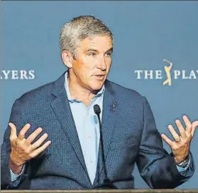  ?? FOTO: EFE ?? Jay Monahan, comisionad­o del PGA Tour, dando explicacio­nes de la suspensión ayer