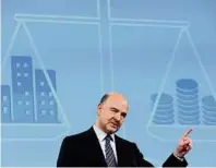  ??  ?? EU-Steuerkomm­issar Pierre Moscovici kämpft gegen Steuerfluc­ht