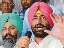  ??  ?? A file picture of AAP leader Sukhpal Singh Khaira addressing a conference.