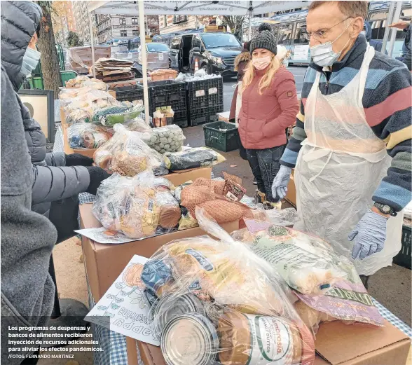  ?? /FOTOS: FERNANDO MARTÍNEZ ?? Los programas de despensas y bancos de alimentos recibieron inyección de recursos adicionale­s para aliviar los efectos pandémicos.