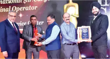  ?? ?? Surender Bhardwaj and Harpreet Singh from Delhi Cargo Service Center Private Limited receive an award during the India Cargo Awards