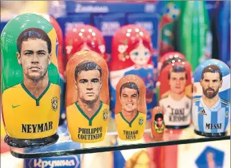  ?? GETTY IMAGES ?? ▪ Russian dolls featuring faces of Neymar, Philippe Coutinho, Thiago Silva and Lionel Messi for sale at a Moscow souvenir shop.