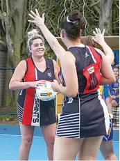  ?? ?? Nyora A grade goal shooter Ashlee Fergurson looks to pass to Tiana Heylen in the goal circle.