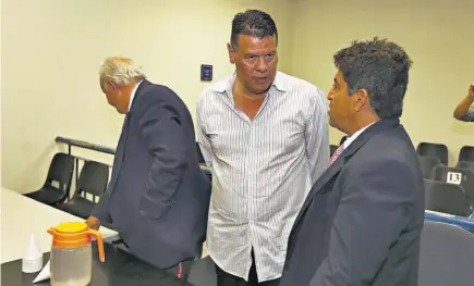  ??  ?? Otro cargo. Reynaldo Vásquez fue notificado en el centro penal de Metapán donde cumple condena de ocho años de cárcel.