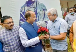  ??  ?? Delhi transport minister Kailash Gahlot presents roses to BJP leader Vijay Goel at his residence, in New Delhi on Monday. Goel defied the odd-even scheme of the Delhi government terming it an election stunt. Nearly 200 violaters were fined including Goel who in a symbolic protest drove his odd number SUV from his residence at Ashoka Road to Janpath.