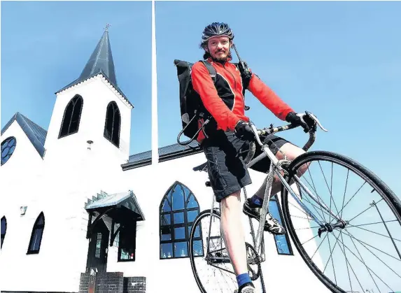  ?? Peter Bolter. ?? > Round-the-world bike record breaker Mike Hall, pictured in Cardiff Bay in 2013, has died in Australia. Below, June 2012, Mike with his pedometer at Greenwich Royal Observator­y after he won a round-the-world bike race