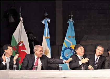  ?? PRESIDENCI­A ?? Mesa. “Wado” de Pedro, Aníbal Fernández y Zannini, en el acto de ayer en Puerto Madryn.