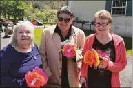  ?? Matt Termini / Contribute­d photo ?? Kids from the Homework Club at Community Centers Inc. restored a tradition of making flowers for Greenwich seniors for Mother’s Day. From left, Elaine Marciniak, Gene Santini and Barbara Jones all received some of the handmade flowers.