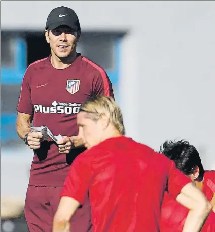  ?? FOTO: J.A.S. ?? Diego Pablo Simeone, entrenador del Atlético de Madrid, seguirá contando una temporada más con Fernando Torres
