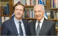  ?? (Mark Neyman/GPO/Flash90) ?? SHIMON PERES congratula­tes newly elected head of the Labor Party MK Isaac Herzog in 2013.