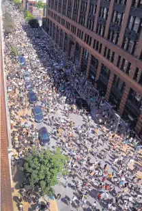  ?? JEFF ROBERSON/ASSOCIATED PRESS ?? Protesters march Sunday in St. Louis. With fewer disturbanc­es at protests over the weekend, law enforcemen­t was more relaxed in many cities.