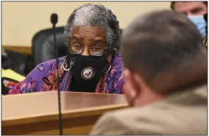  ?? (Arkansas Democrat-Gazette/Staci Vandagriff) ?? Sen. Stephanie Flowers, D-Pine Bluff, speaks to Sen. Bob Ballinger, R-Ozark, while testifying Wednesday in a Senate Judiciary Committee hearing against Senate Bill 24, which Ballinger sponsored. Flowers said current state laws adequately allow people to use deadly force in self-defense. “It seems that we are encouragin­g people not to avoid confrontat­ions when it can be successful­ly done,” she said. More photos at arkansason­line.com/114sb24/.