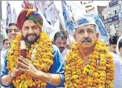  ?? HT FILE ?? AAP’s Naveen Jaihind (left) with Mahesh Yadav.