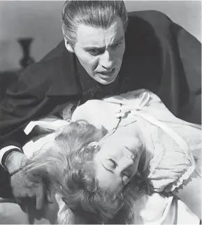  ?? [ Getty Images ] ?? Da waren Vampire noch richtig böse: Christophe­r Lee in „Horrors of Dracula“(1958).